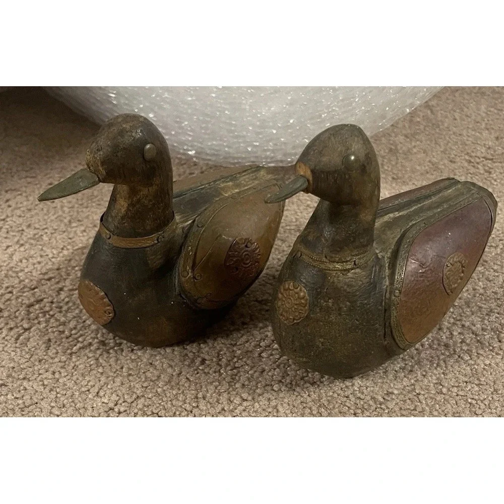 Vintage Old Antique Hand Carved Wooden &‎ Brass Fitted Engraved Work Duck Pair